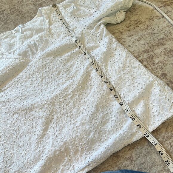 Draper James Eyelet Top Medium White Short Puff Sleeve V-Neck large - Picture 5 of 5